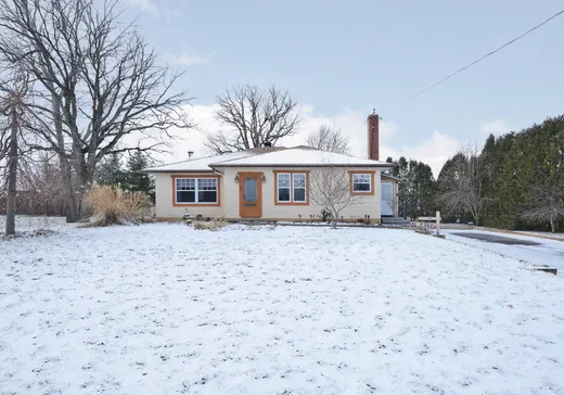 Two or more stories for sale - 362 Rue Centrale, Saint-Stanislas-de-Kostka, J0S1W0