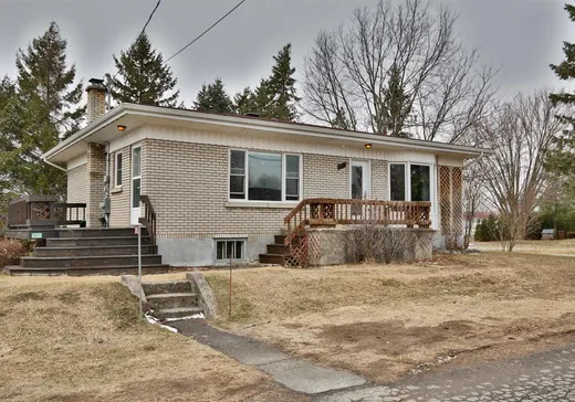 House for sale - 345 Rue St-Isidore, Saint-Theodore-d'Acton, J0H 1Z0