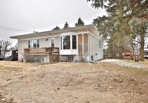 House for sale - 345 Rue St-Isidore, Saint-Theodore-d'Acton, J0H 1Z0