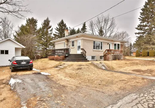 House for sale - 345 Rue St-Isidore, Saint-Theodore-d'Acton, J0H 1Z0