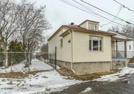 Maison à vendre - 175 Rue St-Marc, Massueville, J3R 1W5