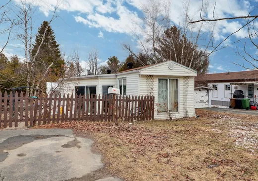 Two or more stories for sale - 559 Rue Laurier, Asbestos, J1T2J6