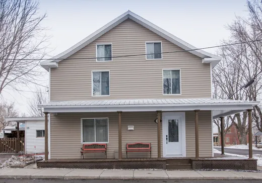 Maison à étages à vendre - 230 Rue St-Louis, Massueville, J0G1K0
