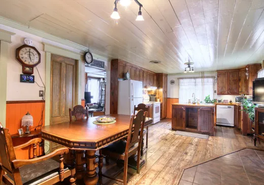 Maison à vendre - 230 Rue St-Louis, Massueville, J0G 1K0