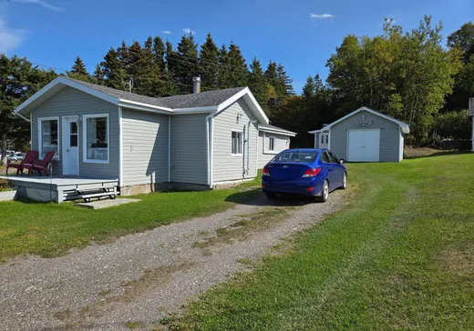 Maison à vendre - 100 Rue de la Falaise, Grosses-Roches, G0J 1K0