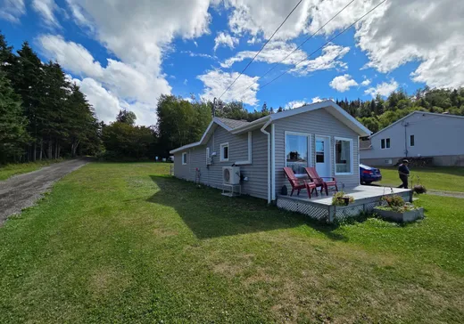 Maison à vendre - 100 Rue de la Falaise, Grosses-Roches, G0J 1K0