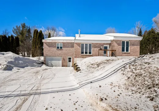 Maison à vendre - 2853 Av. Royale, St-Ferreol-les-Neiges, G0A 3R0