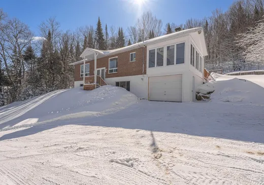 Bungalow à vendre - 3402 Ch. des Lacs, Mont-Blanc, J0T2G0