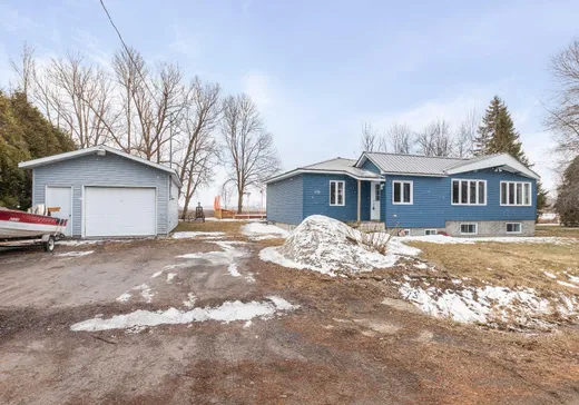 Maison à étages à vendre - 276 Ch. du Bord-de-l'Eau, Sainte-Barbe, J0S1P0