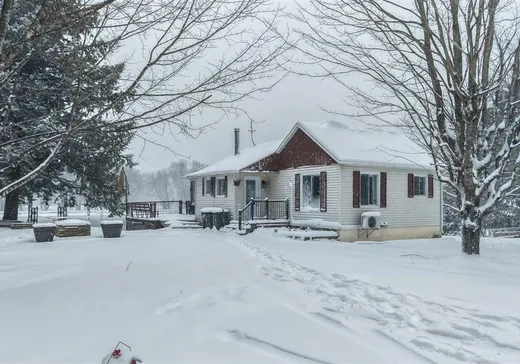 Bungalow à vendre - 1670 Ch. de la Longue-Pointe, St-Nicephore, J2A3C1
