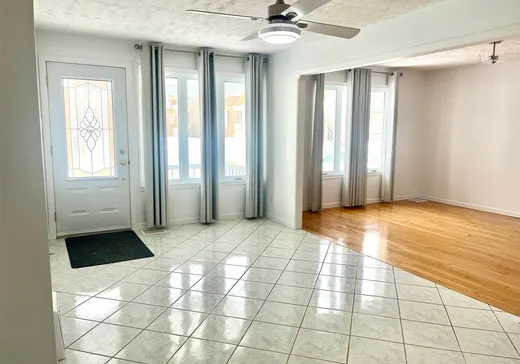 House for sale - 275 Rue St-Edmond, Asbestos, J1T 2A2