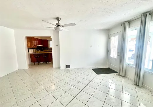 House for sale - 275 Rue St-Edmond, Asbestos, J1T 2A2