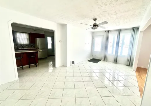 House for sale - 275 Rue St-Edmond, Asbestos, J1T 2A2