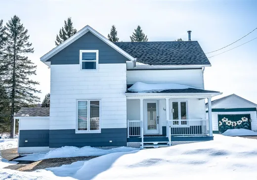 Two or more stories for sale - 14 Rue Leclerc, Sainte-Lucie-de-Beauregard, G0R3L0