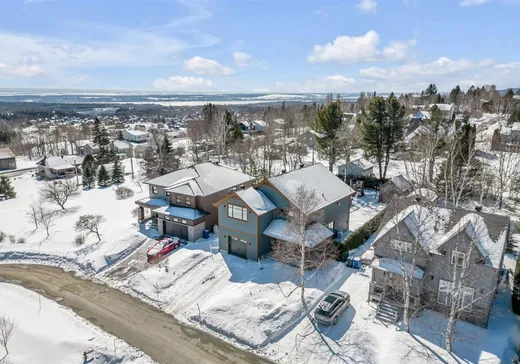 Maison à étages à vendre - 45 Rue des Granites, St-Ferreol-les-Neiges, G0A3R0