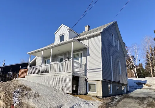 Two or more stories for sale - 2812 Av. du Pont N., Alma, G8E1R5