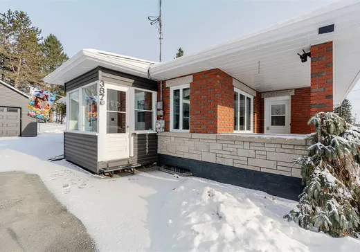 House for sale - 387 2e Avenue, Weedon, J0B 3J0