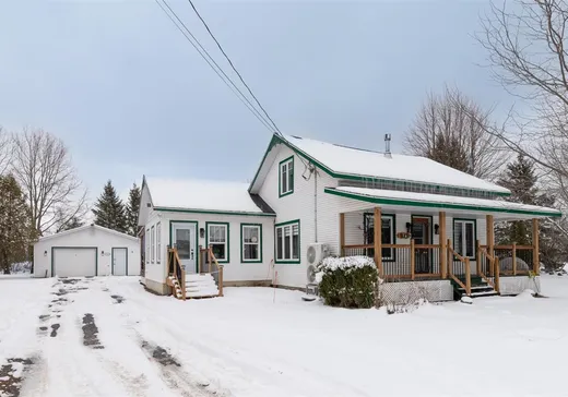 Maison à étages à vendre - 16 Rue St-Jean, Sainte-Clotilde-de-Horton, J0A1H0