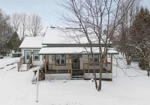 Maison à vendre - 16 Rue St-Jean, Sainte-Clotilde-de-Horton, J0A 1H0