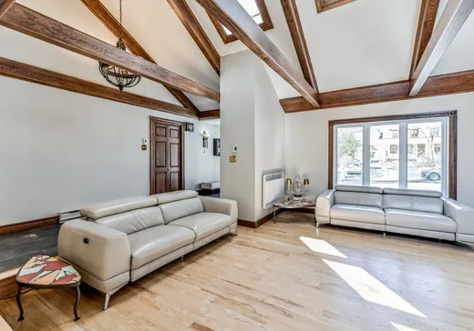 Maison à vendre - 528 Rue Vaudreuil, Mont-Saint-Hilaire, J3H 4L6