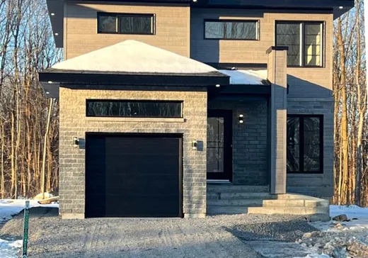 Maison à étages à vendre - 693 Av. de la Traversée, Salaberry-de-Valleyfield, J6S0P5