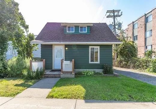 Maison à vendre - 3940 Boul. Lévesque O., Laval (Chomedey), H7W 2N9