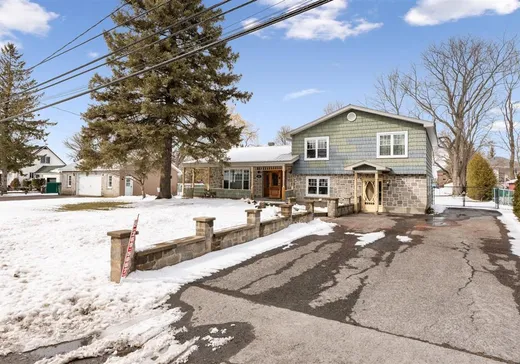 Maison à étages à vendre - 15 Rue du Collège, Saint-Jean-sur-Richelieu, J0J1J0