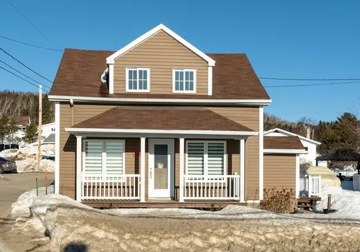 Maison à étages à vendre - 336 Rue St-Laurent, St-Simeon, G0T1X0