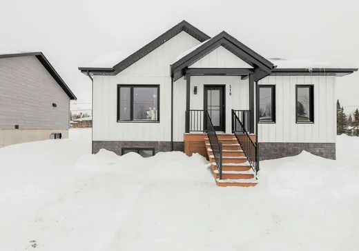 Maison à étages à vendre - 510 Ch. du Camping, Amos, J0Y1Z0