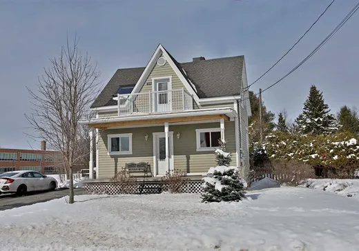 Maison à étages à vendre - 405 Rue St-Paul E., Coaticook, J1A1G1
