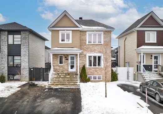 Two or more stories for sale - 815 Rue Papineau, Saint-Roch-de-Richelieu, J0L2M0