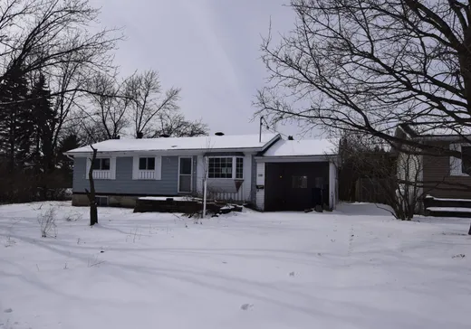 Two or more stories for sale - 513 Rue Piedmont, Mont-Saint-Hilaire, J3H3E8