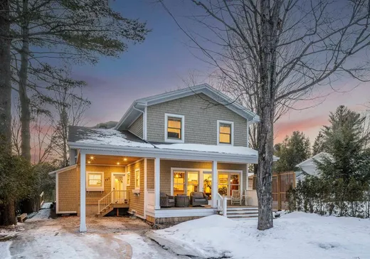 House for sale - 158 Av. du Parc, Magog, J1X 5V9