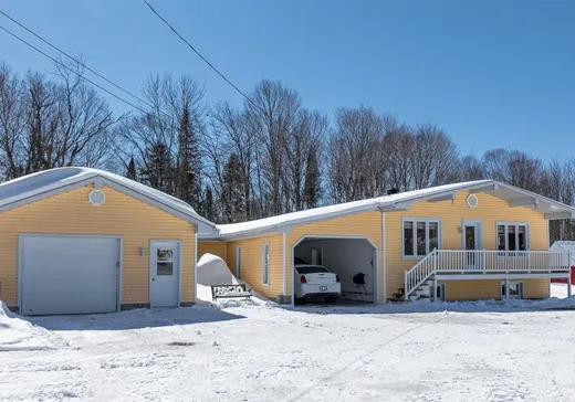 Bungalow for sale - 231 Ch. de la Paix, Mont-Laurier, J9L3G4