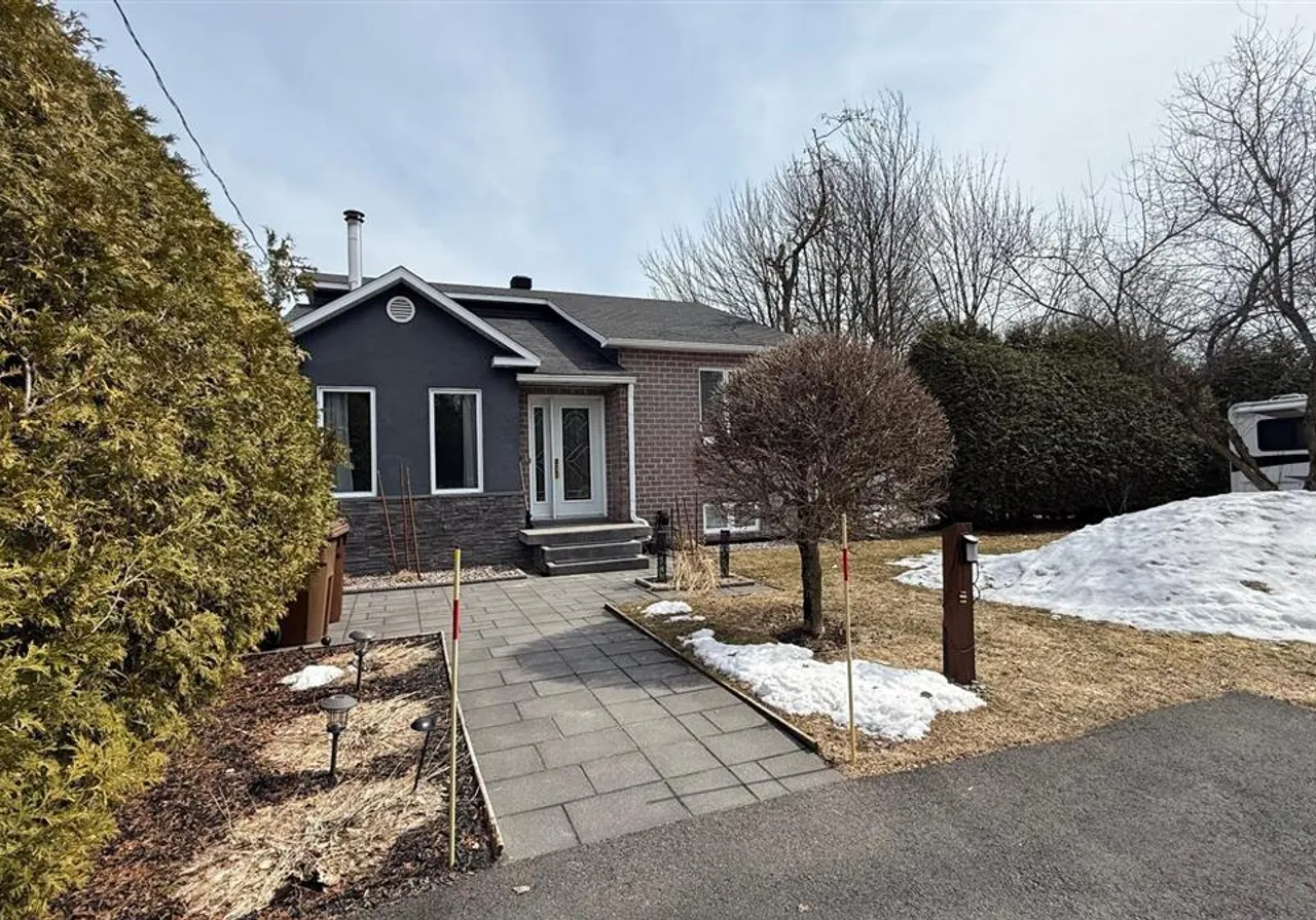 1141 Rue Dufferin — photo 2