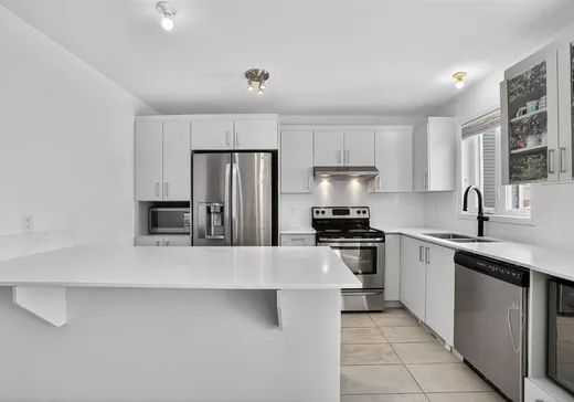 House for sale - 3233 Rue du Gamay, Sainte-Marthe-sur-le-Lac, J0N 1P0