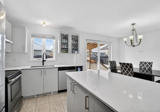 House for sale - 3233 Rue du Gamay, Sainte-Marthe-sur-le-Lac, J0N 1P0