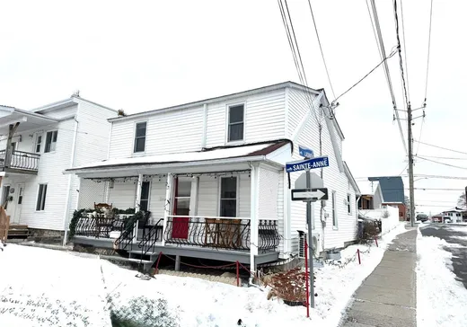 Un étage et demi à vendre - 33 Rue Ste-Anne, Salaberry-de-Valleyfield, J6T1H6