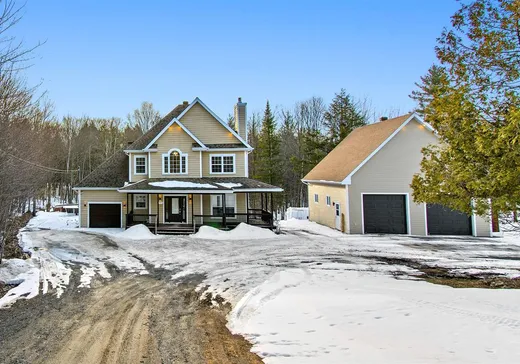 Two or more stories for sale - 17 Rue de la McIntosh, Brownsburg-Chatham, J8G2R6