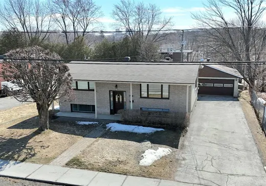 Bungalow à vendre - 152 Rue du Moulin, Windsor, J1S1M8
