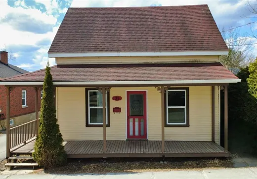 Maison à vendre - 31 3e Avenue, Windsor, J1S 1X8