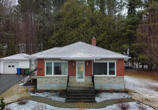 Two or more stories for sale - 123 Rue Principale, St-Francois-Xavier-de-Brompton, J0B2V0