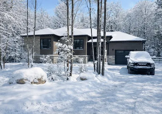 Bungalow for sale - 154 Ch. du Roi, St-Hippolyte, J8A0B7
