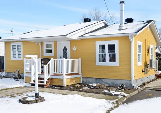 Two or more stories for sale - 17 Av. René, Rivière-Beaudette, J0P1R0