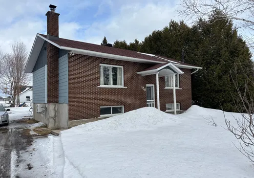 Two or more stories for sale - 100 Rue Beaulieu, Ste-Mélanie, J0K3A0