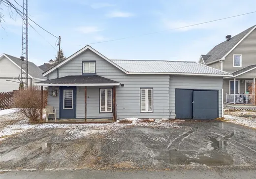 Two or more stories for sale - 299 8e Avenue, Weedon, J0B3J0