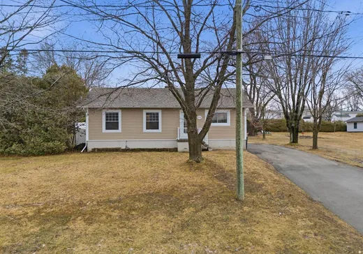 Maison à vendre - 900 Rue Cartier, Valcourt, J0E 2L0