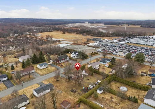 Maison à vendre - 900 Rue Cartier, Valcourt, J0E 2L0