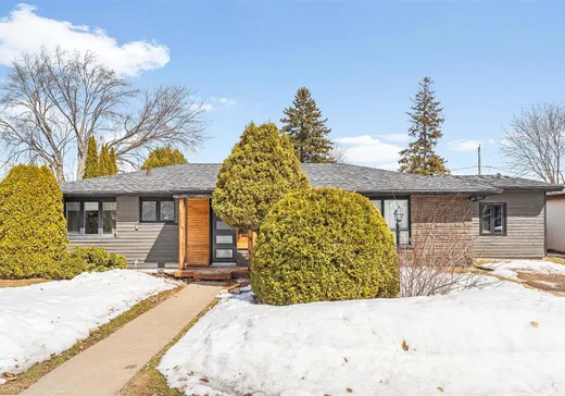 House for sale - 142 Rue Mauriac, Pointe-Du-Lac, G9B 1J5