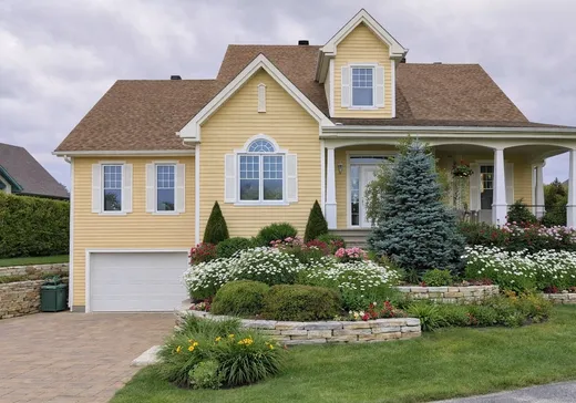 Two or more stories for sale - 100 Rue St-Pierre E., Saint-Sauveur, J0R1R4